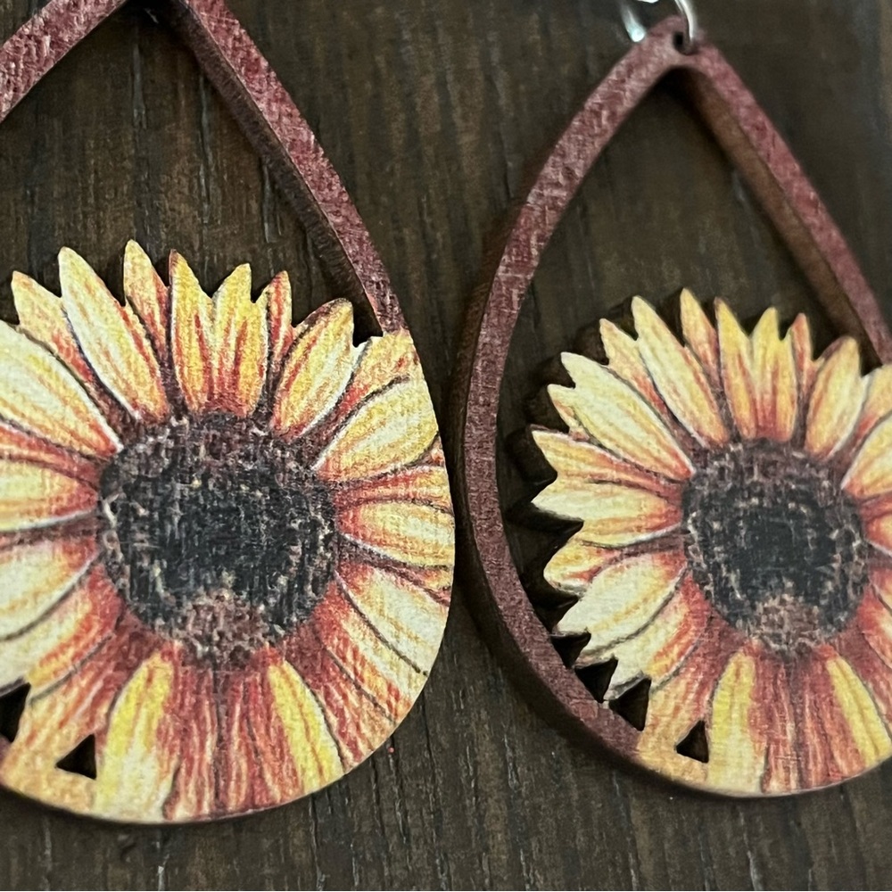 π» Sunflower Wood Teardrop Earrings | Boho Chic Lightweight | NEW NWT β¨ - Picture 3 of 5